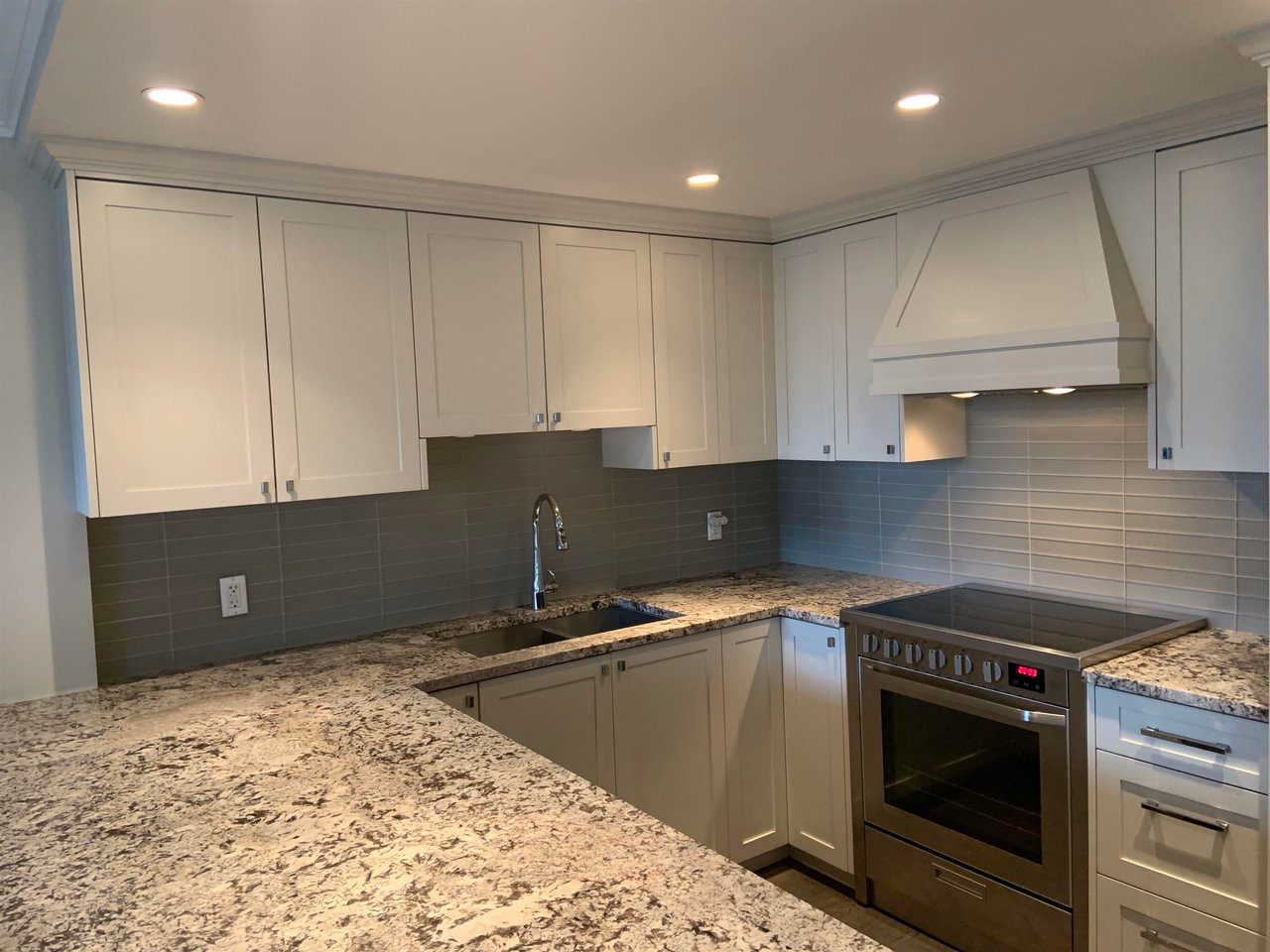 401-2167 Bellevue Ave