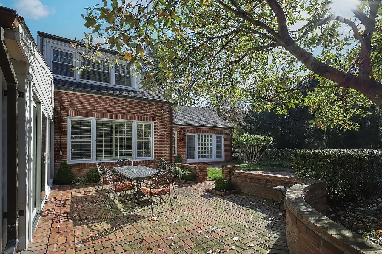 1 Robin Hill Ln