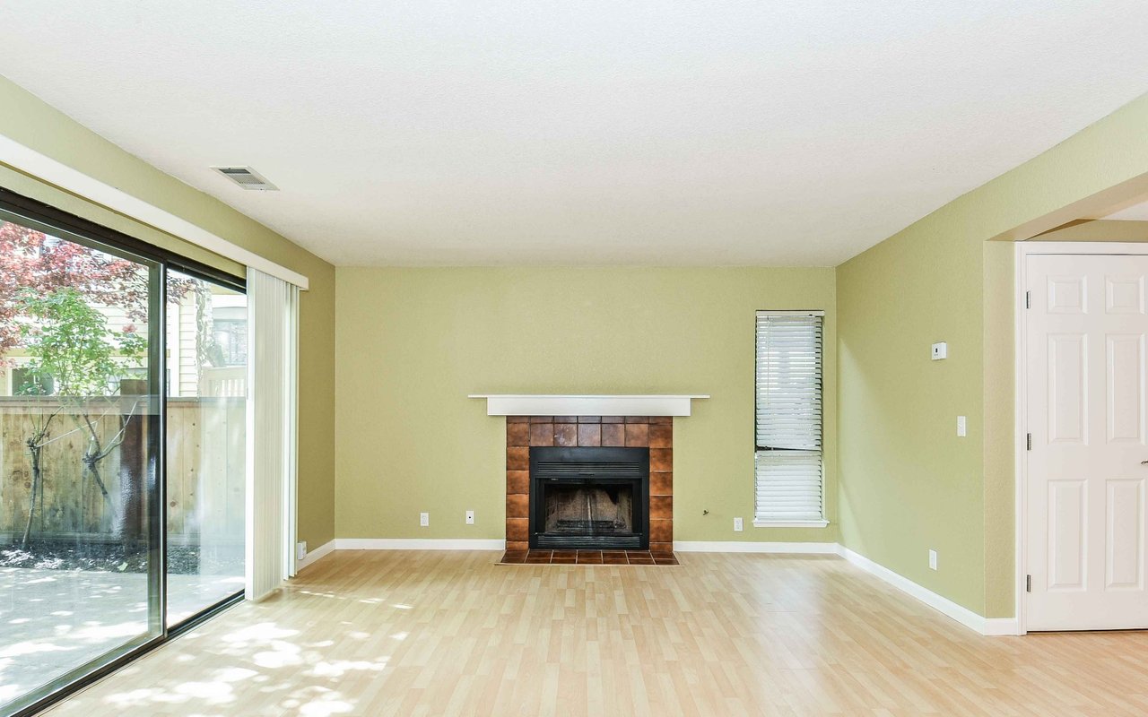 739 Center Ave
