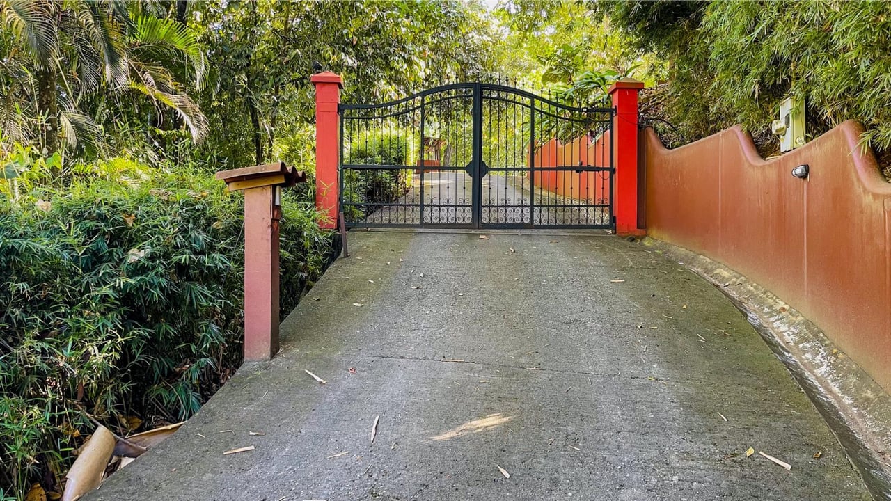Colonial Oceanfront Estate, Dominical, Puntarenas