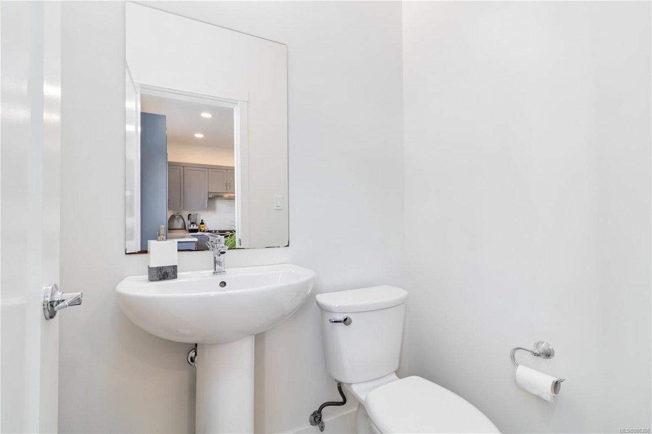21-370 Latoria Blvd, Colwood