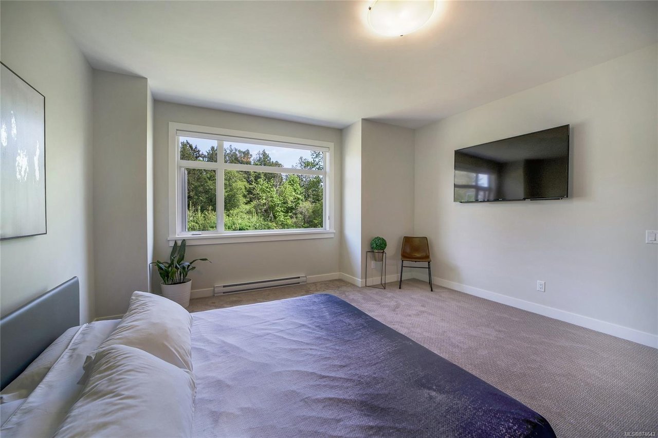 2187 Deerbrush Cres