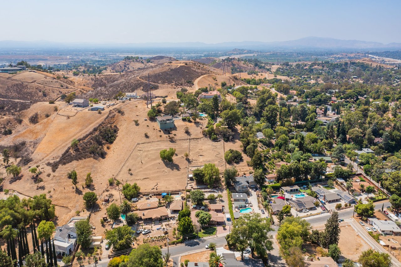 A Lil Bit O' Country in Shadow Hills * SOLD at full price