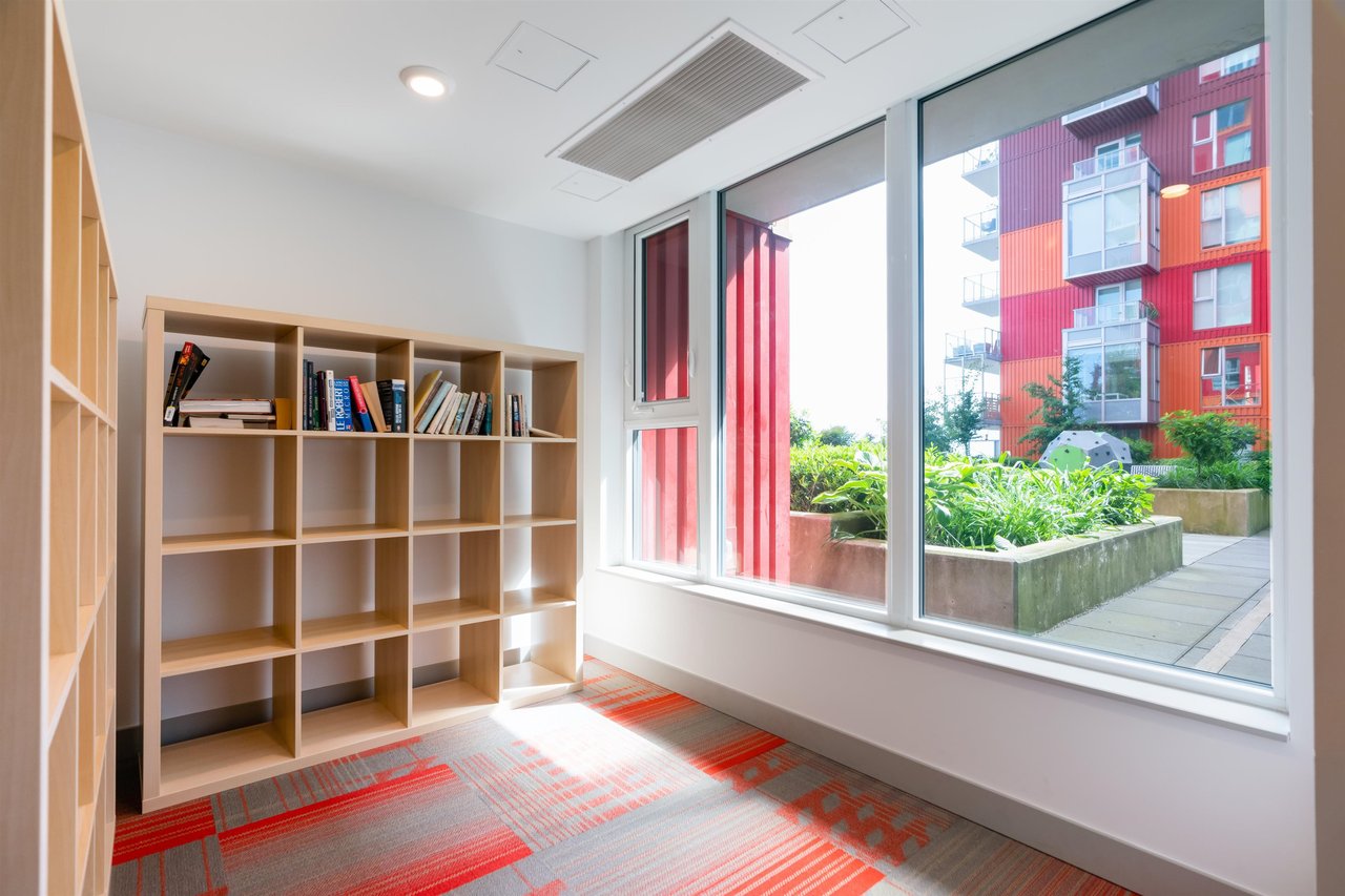 303-933 E Hastings St