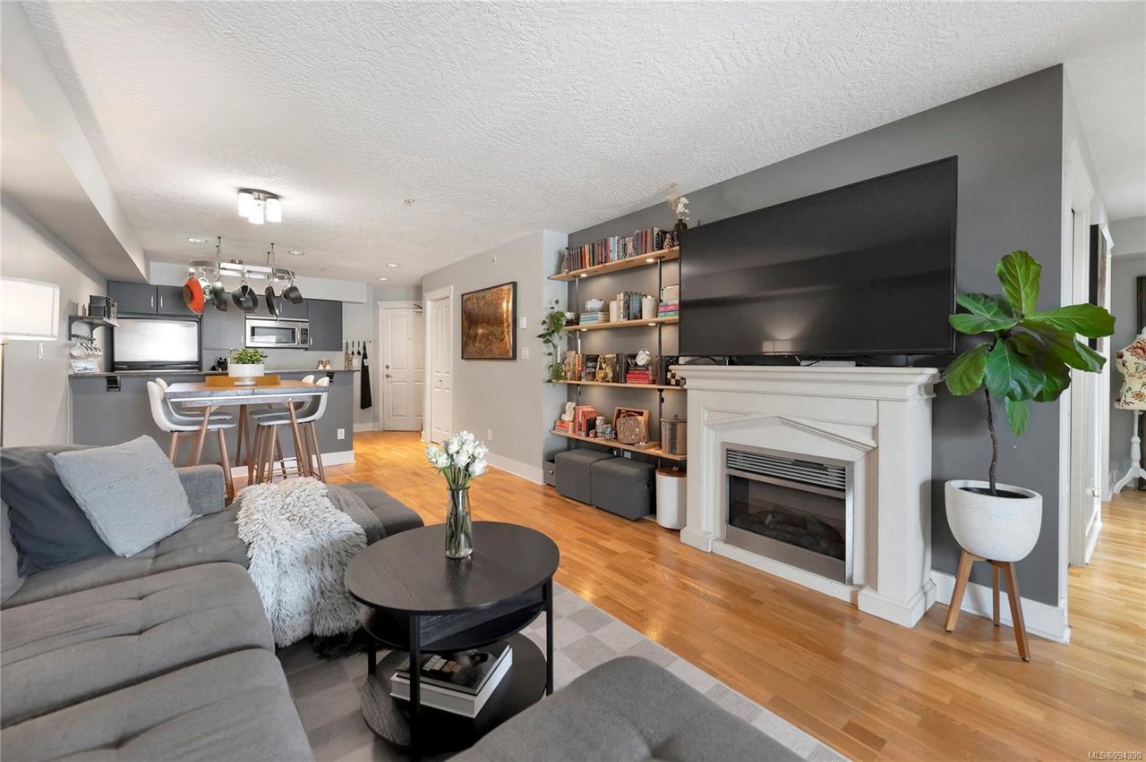 204-2717 Peatt Rd