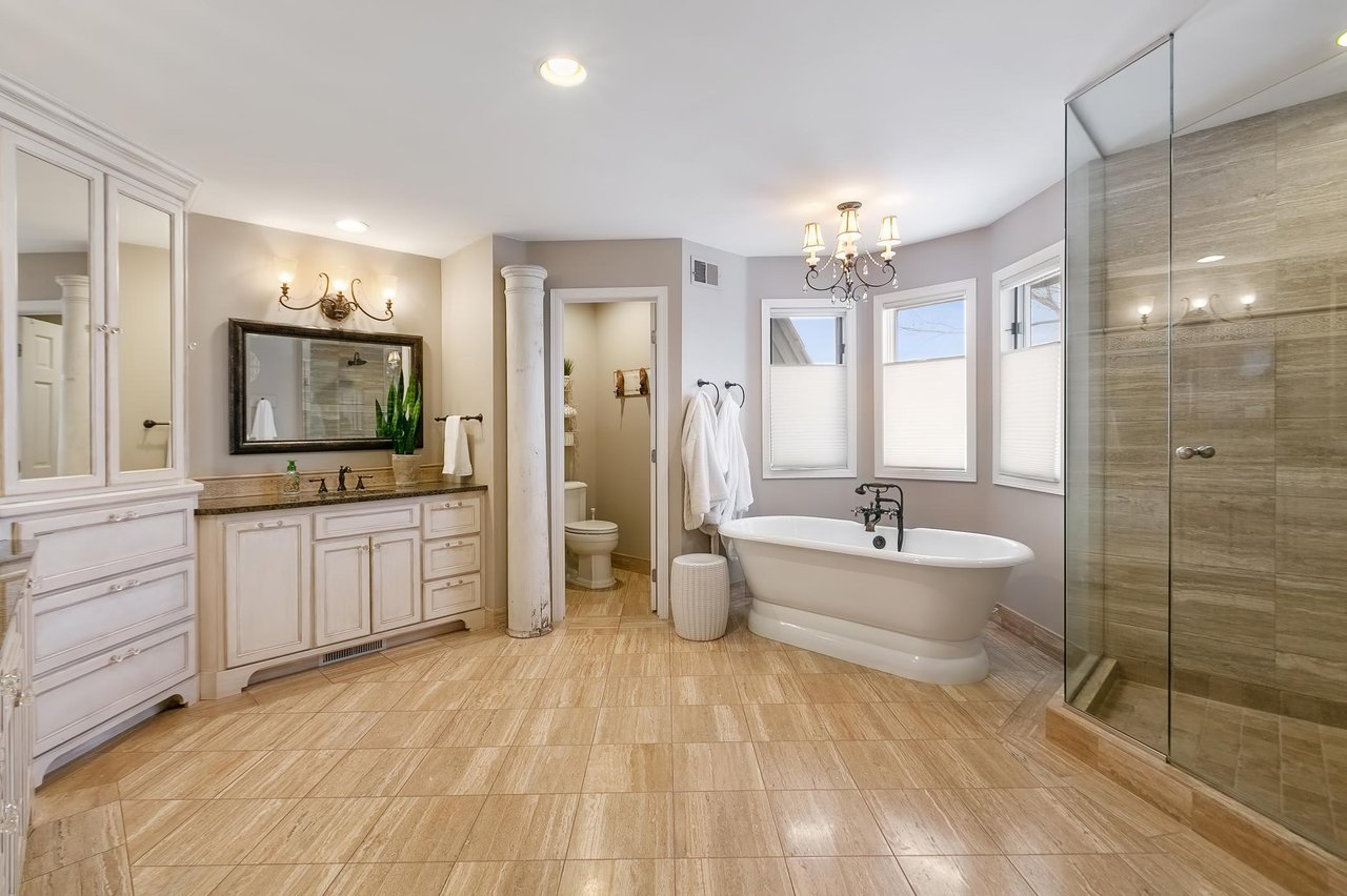 Beautifully Updated Eden Prairie Home on Quiet Cul-De-Sac!