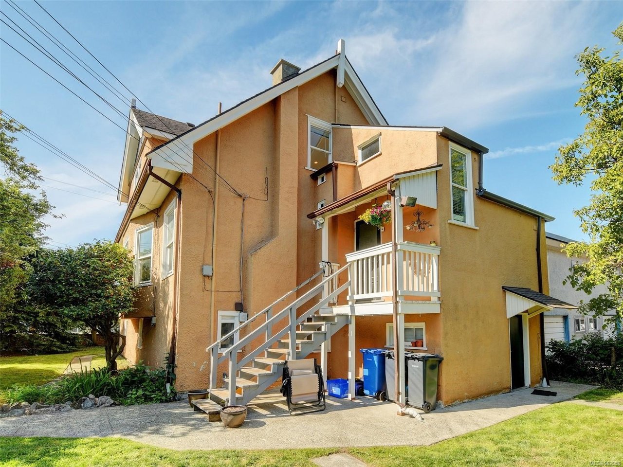 2090 Cadboro Bay Rd