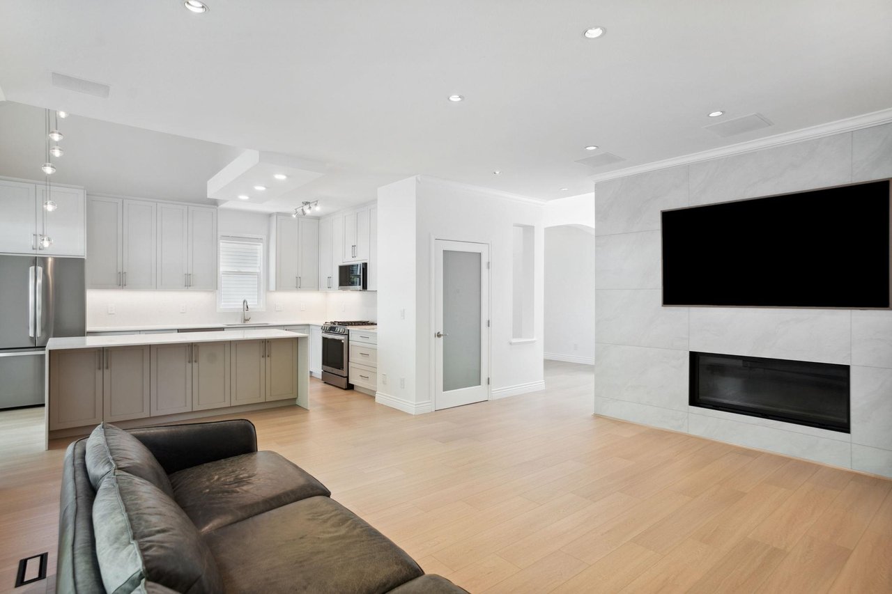 1699 Arbutus Pl