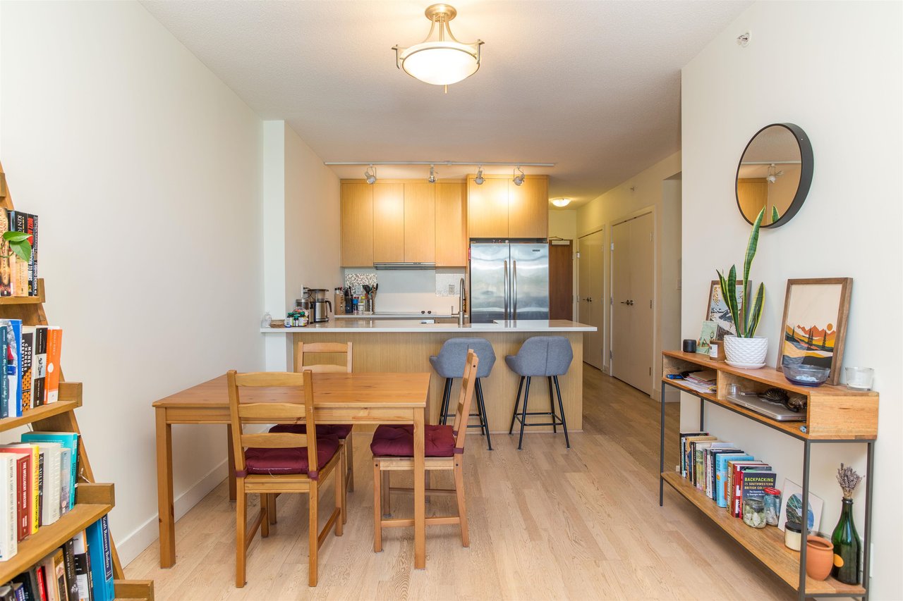 512-251 E 7th Ave