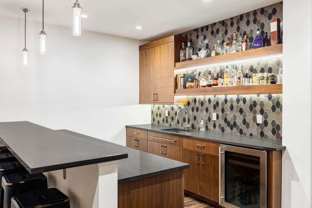 1760 Sunset Boulevard