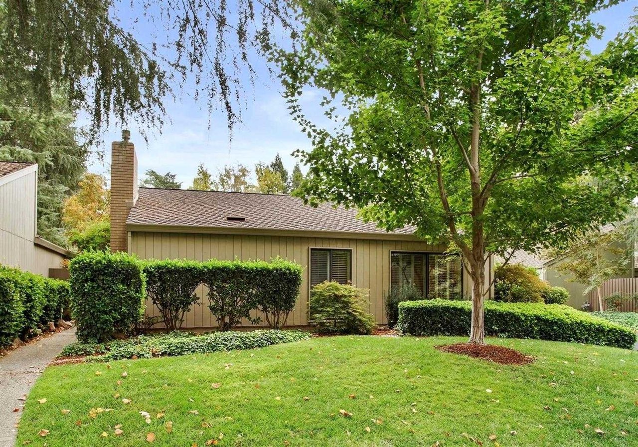 703 Dunbarton Circle