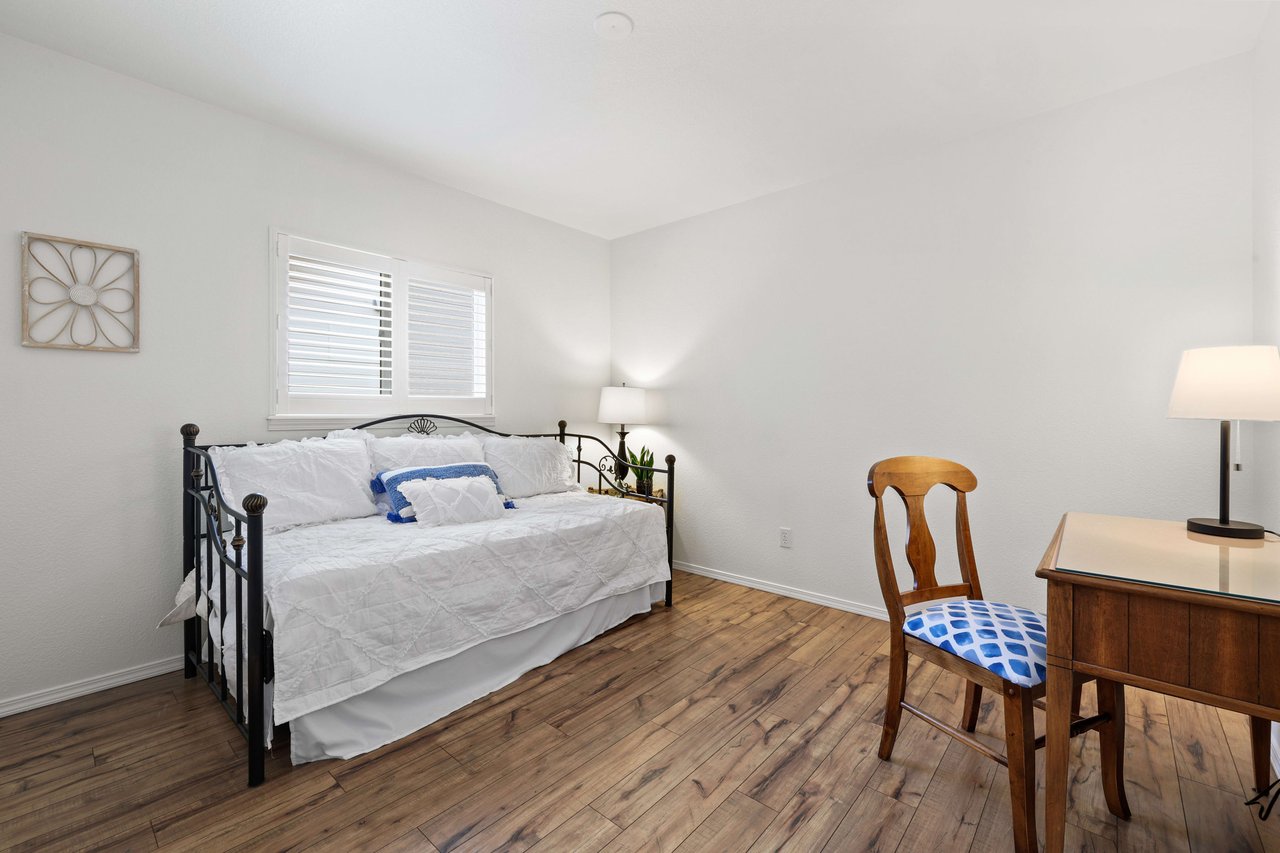 5423 Lions Gate Lane
