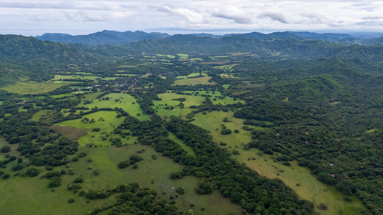 Expansive Fertile Mountain Ranch, Flamingo, Guanacaste