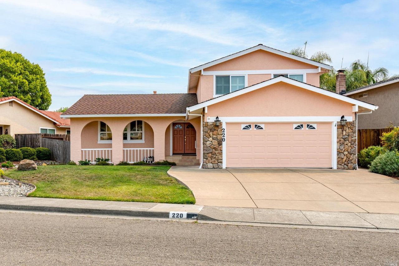 220 Redwood Cir. 