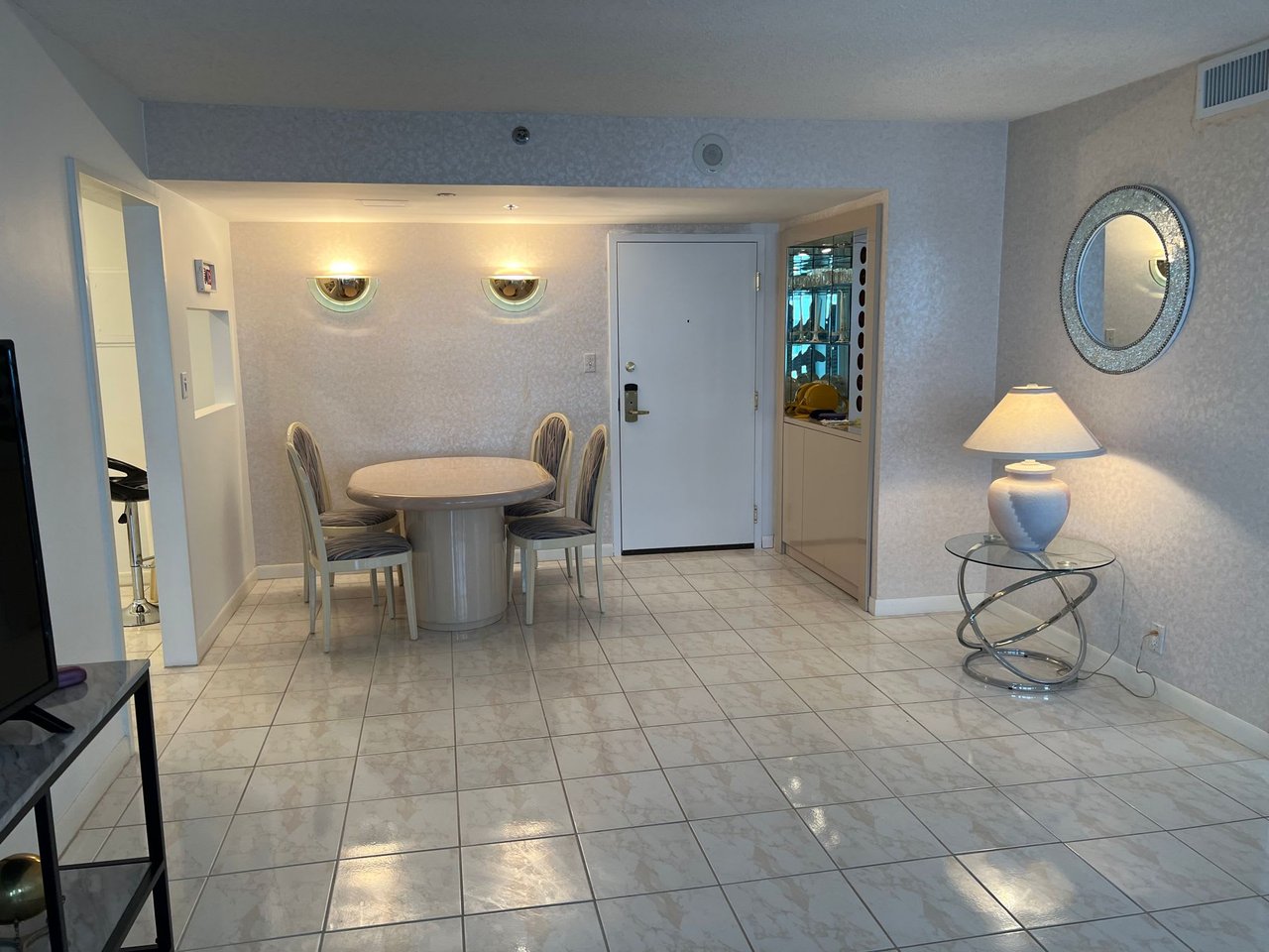 5225 Collins Ave #917 Miami Beach FL-33140