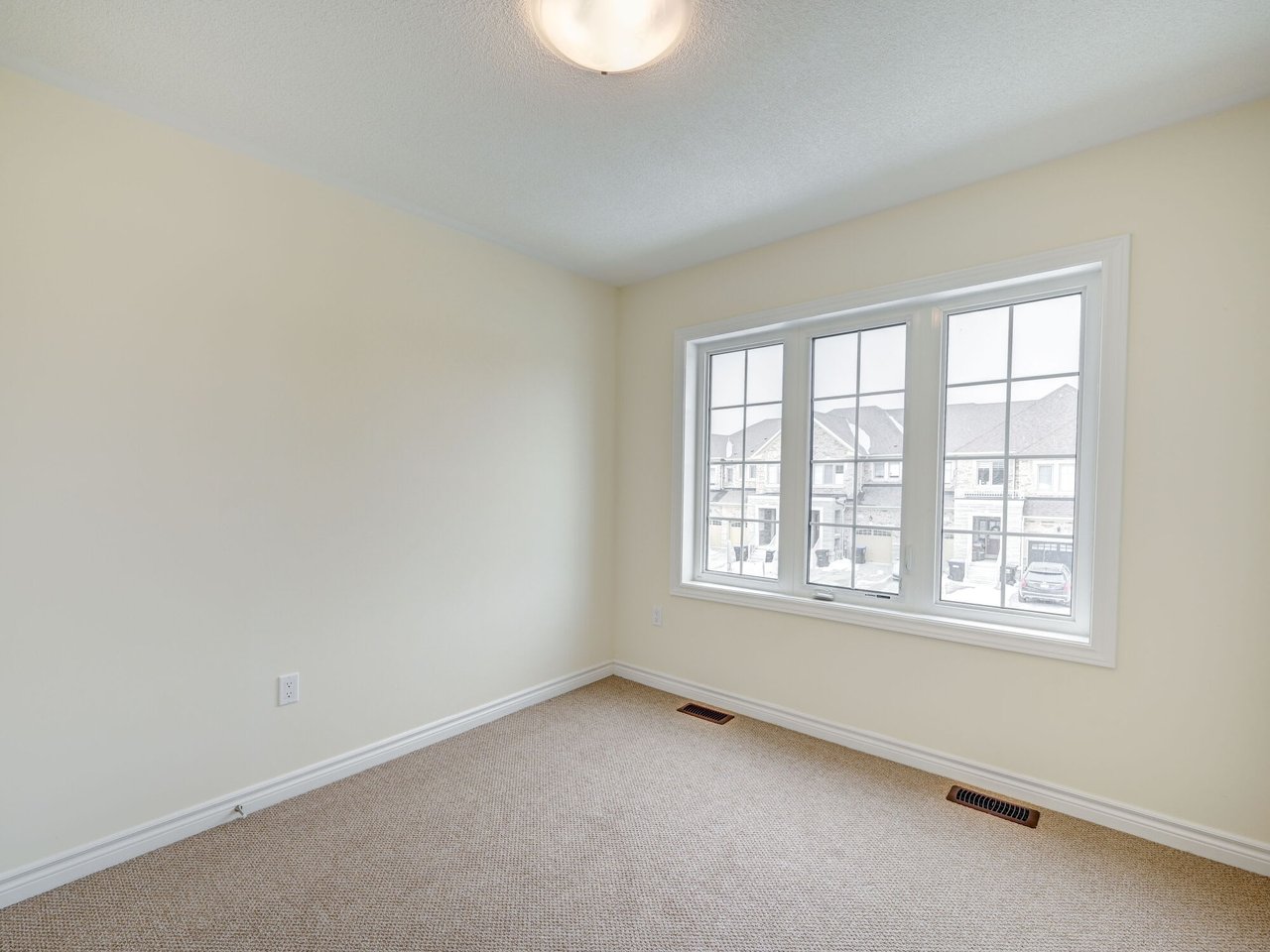 65 Ferragine Cres