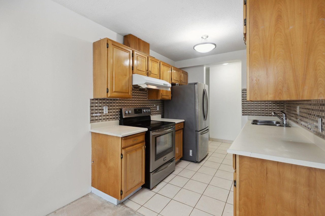 904-5652 Patterson Ave