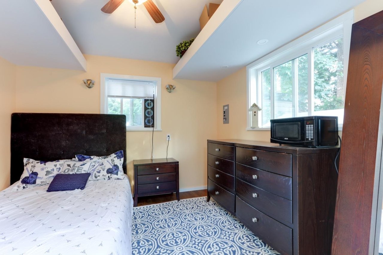 2552 Jura Cres