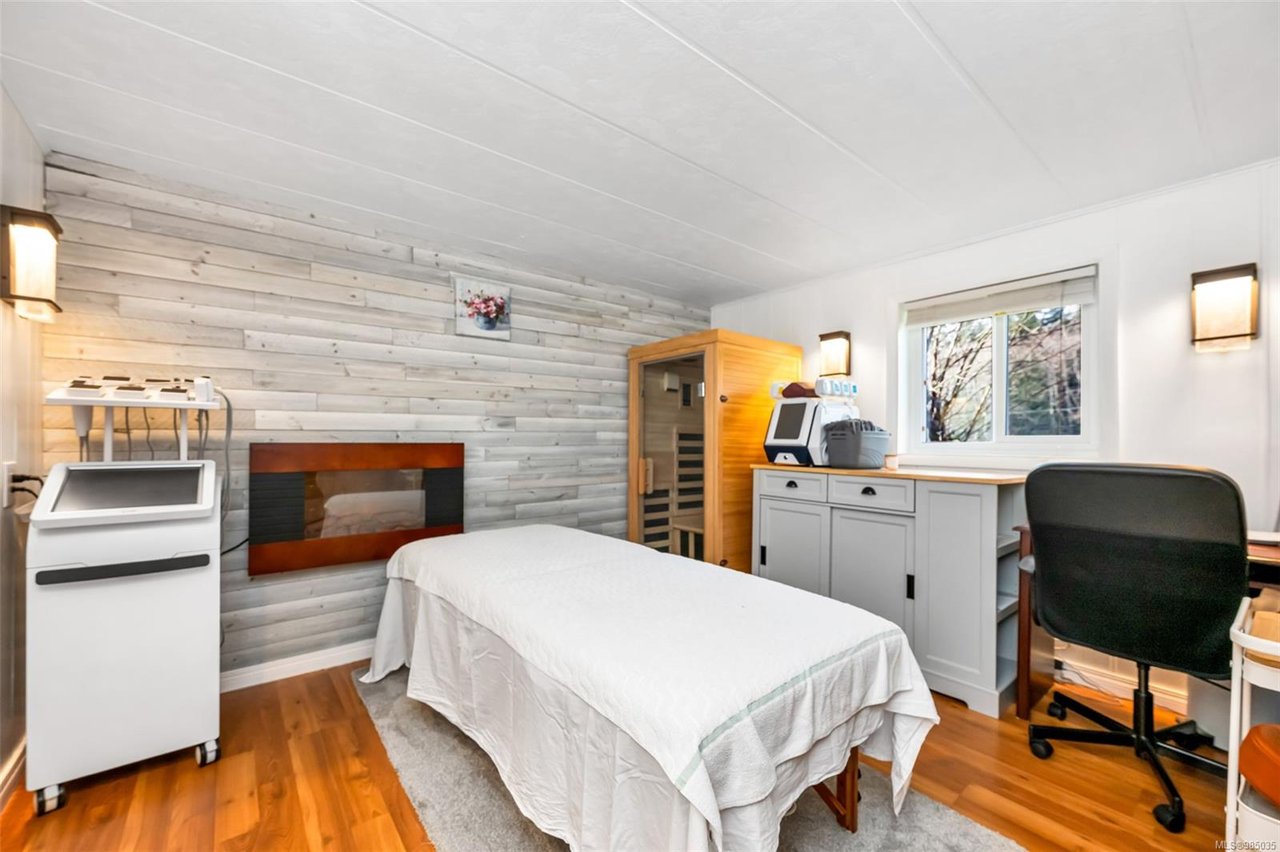 3398 Ridgeview Cres