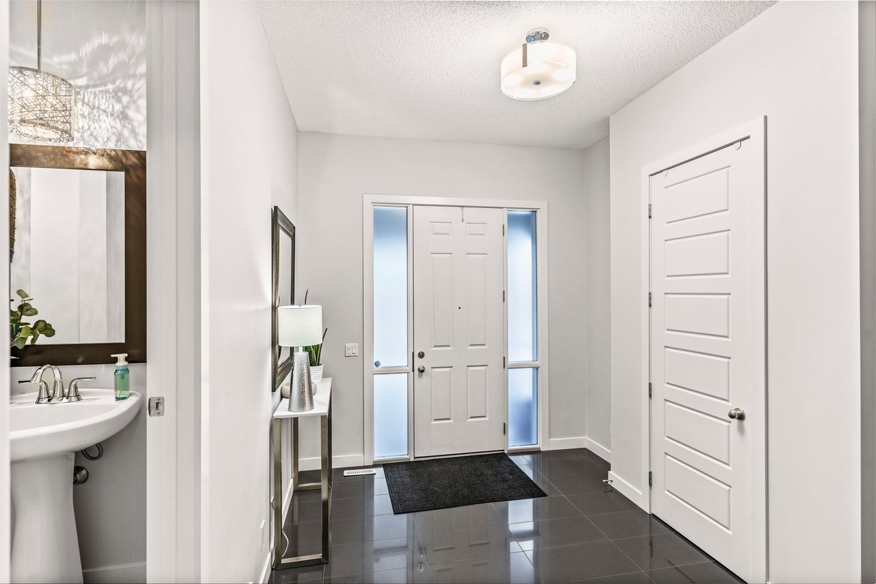 208 Mahogany Bay SE