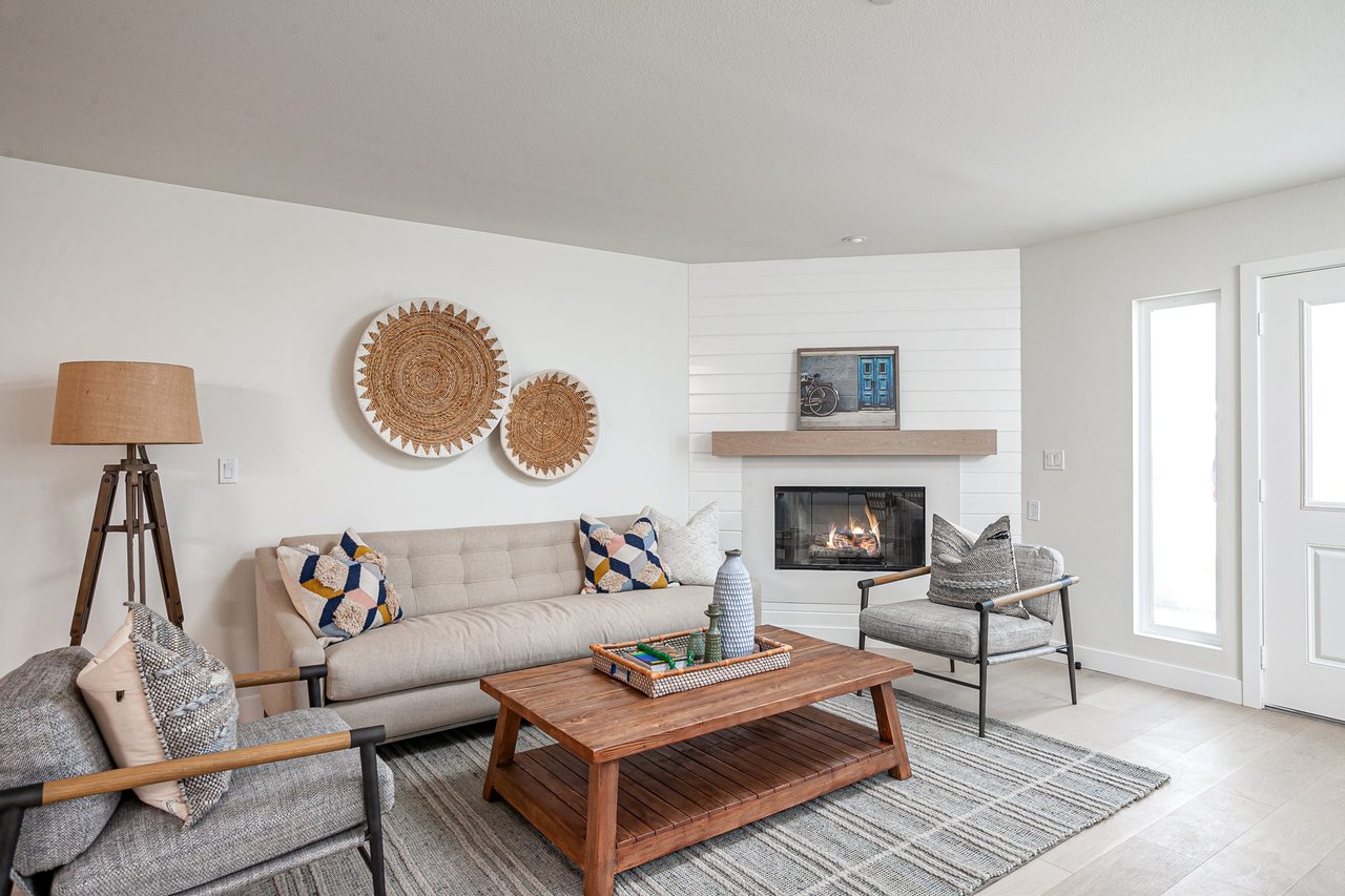 945 W Balboa Boulevard