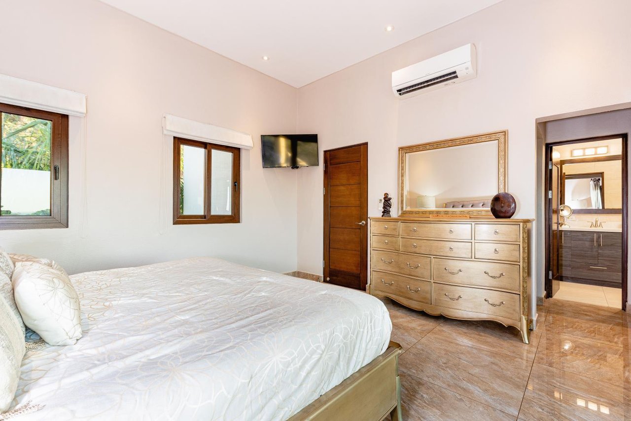 Luxury 6 BR Villa in Flamingo, Incredible Views | Starting At $1,350.00 Daily