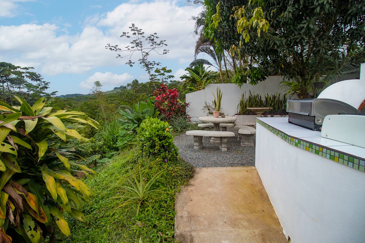 Mountain Home with Guest Cabin, Dominical, Puntarenas