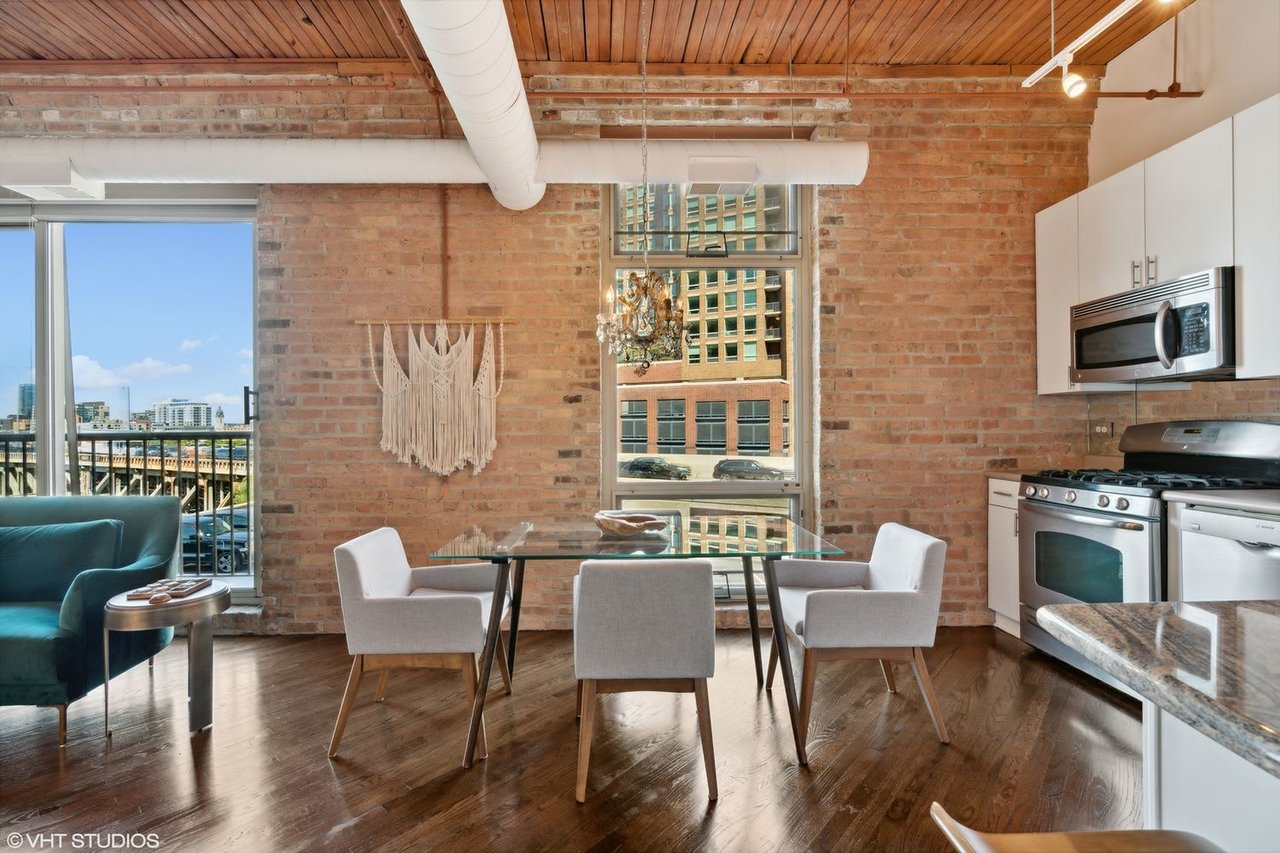 550 N Kingsbury St, #423