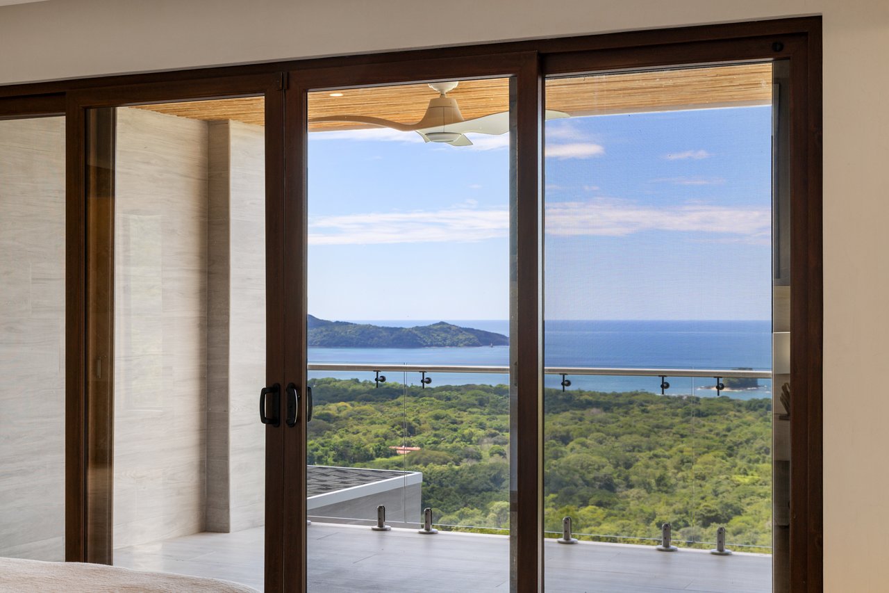 Contemporary Infinity Pool Villa, Flamingo, Guanacaste