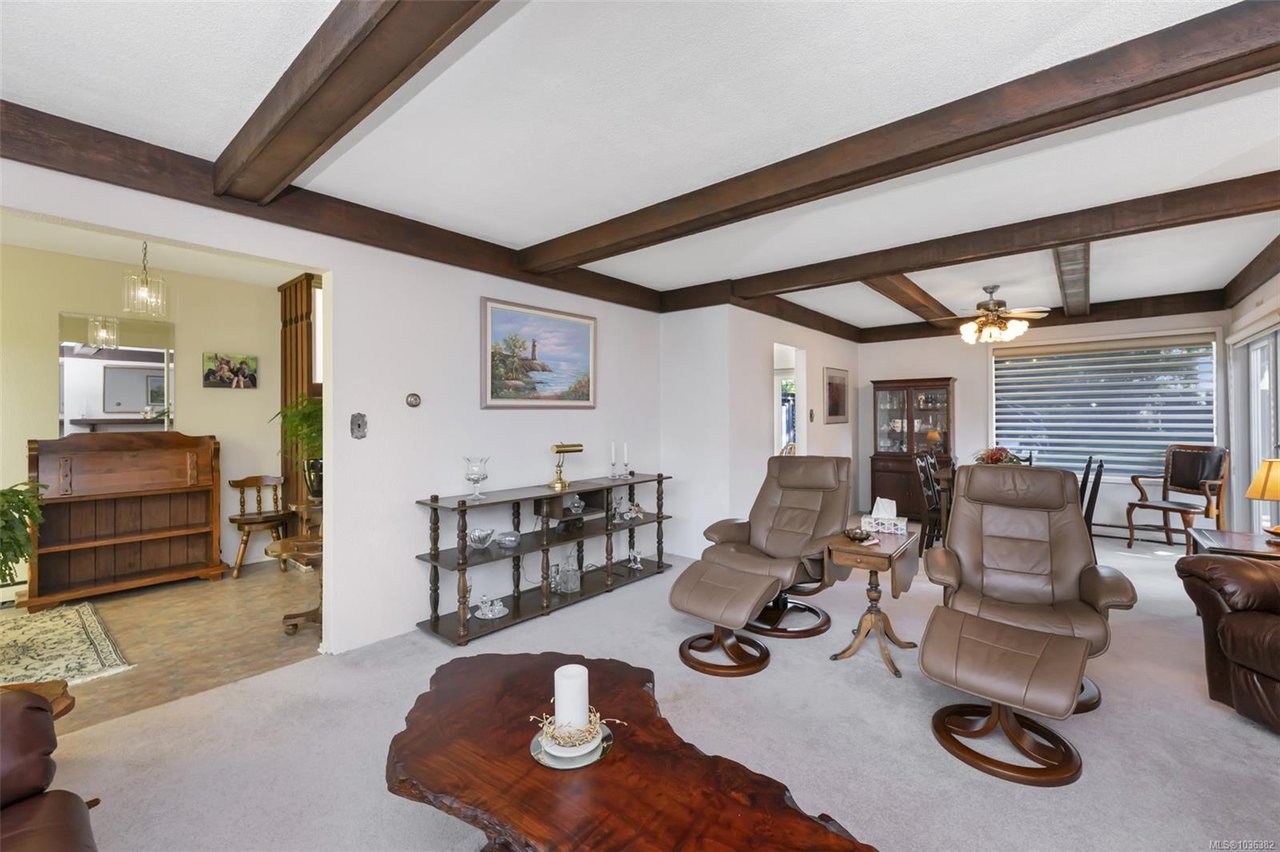 989 Abbey Rd, Saanich