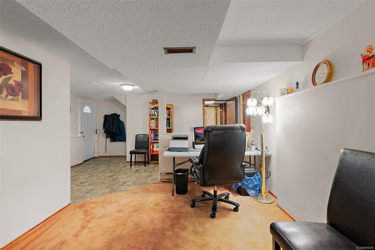 728 Porter Rd, Esquimalt