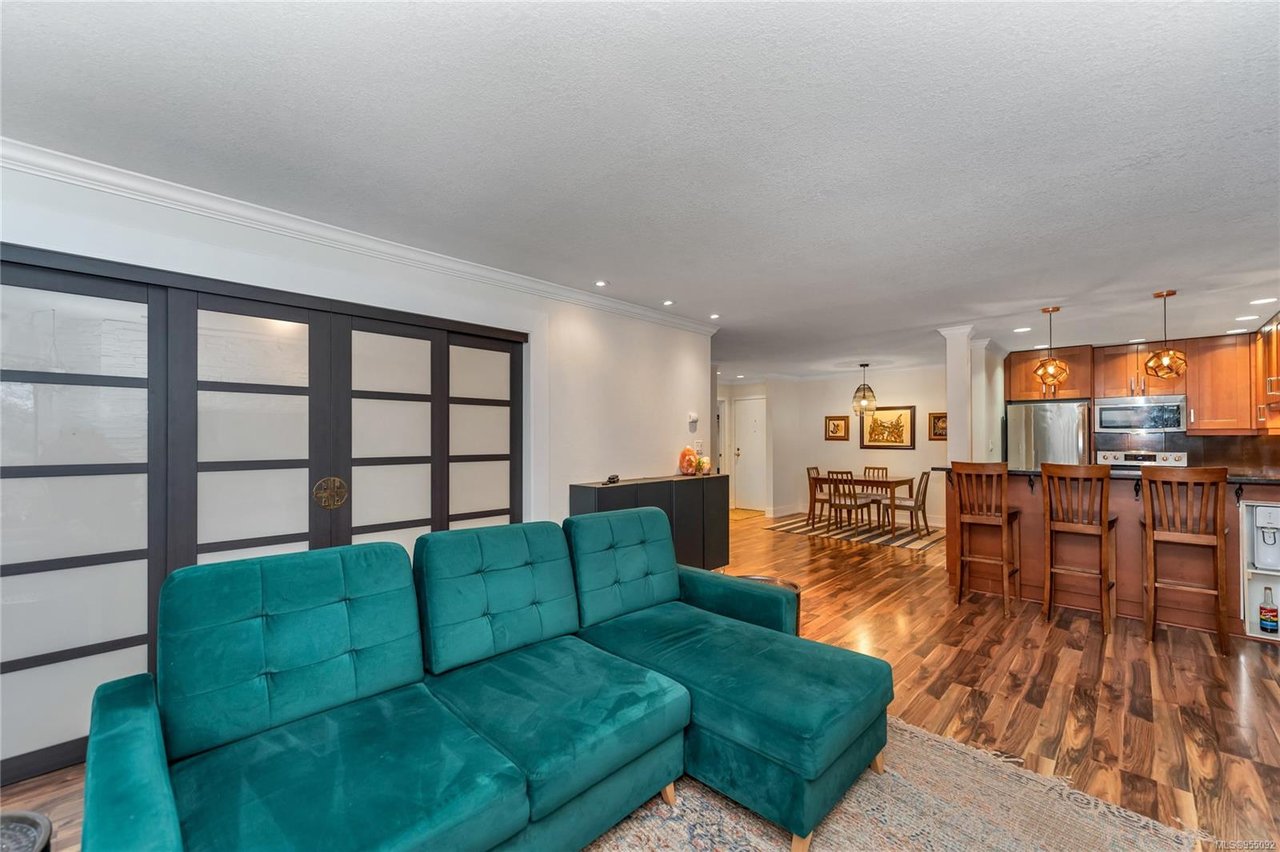 204-406 Simcoe St