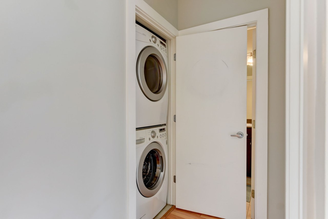 Modern 1/1 Condo in Vibrant South Austin for Lease!