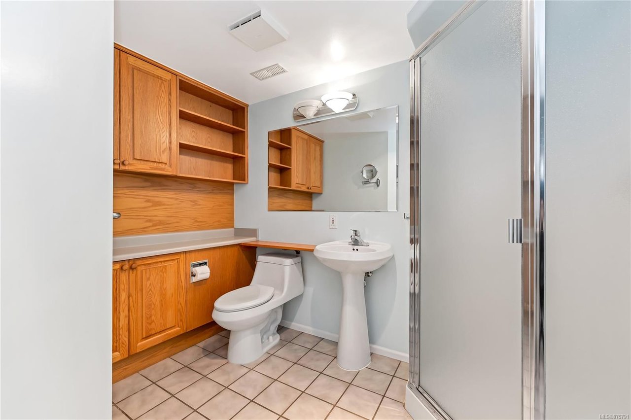 562 Baker St