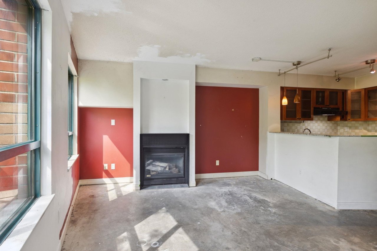 301-55 Alexander St