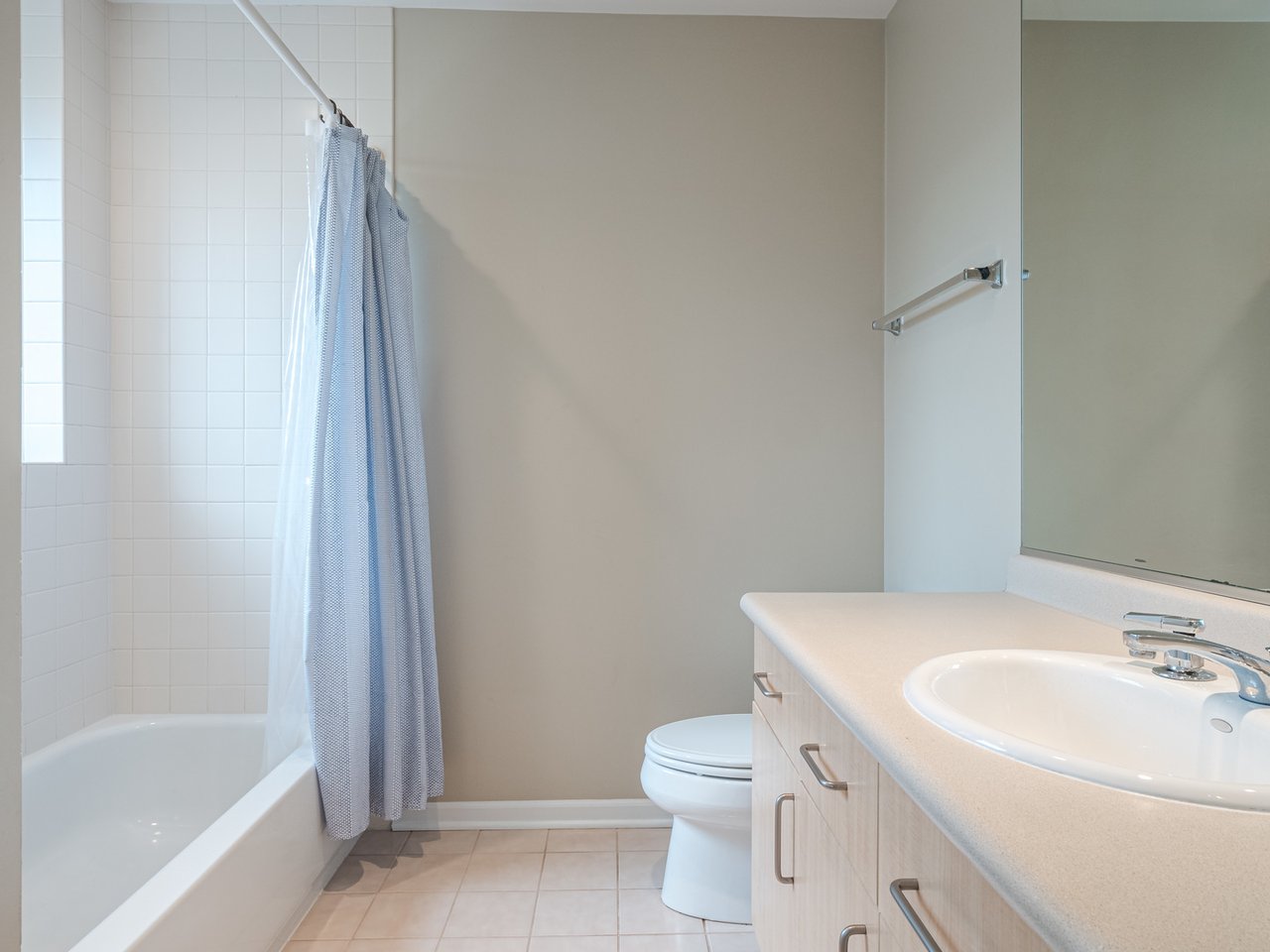 1351 W Altgeld Street # 3F