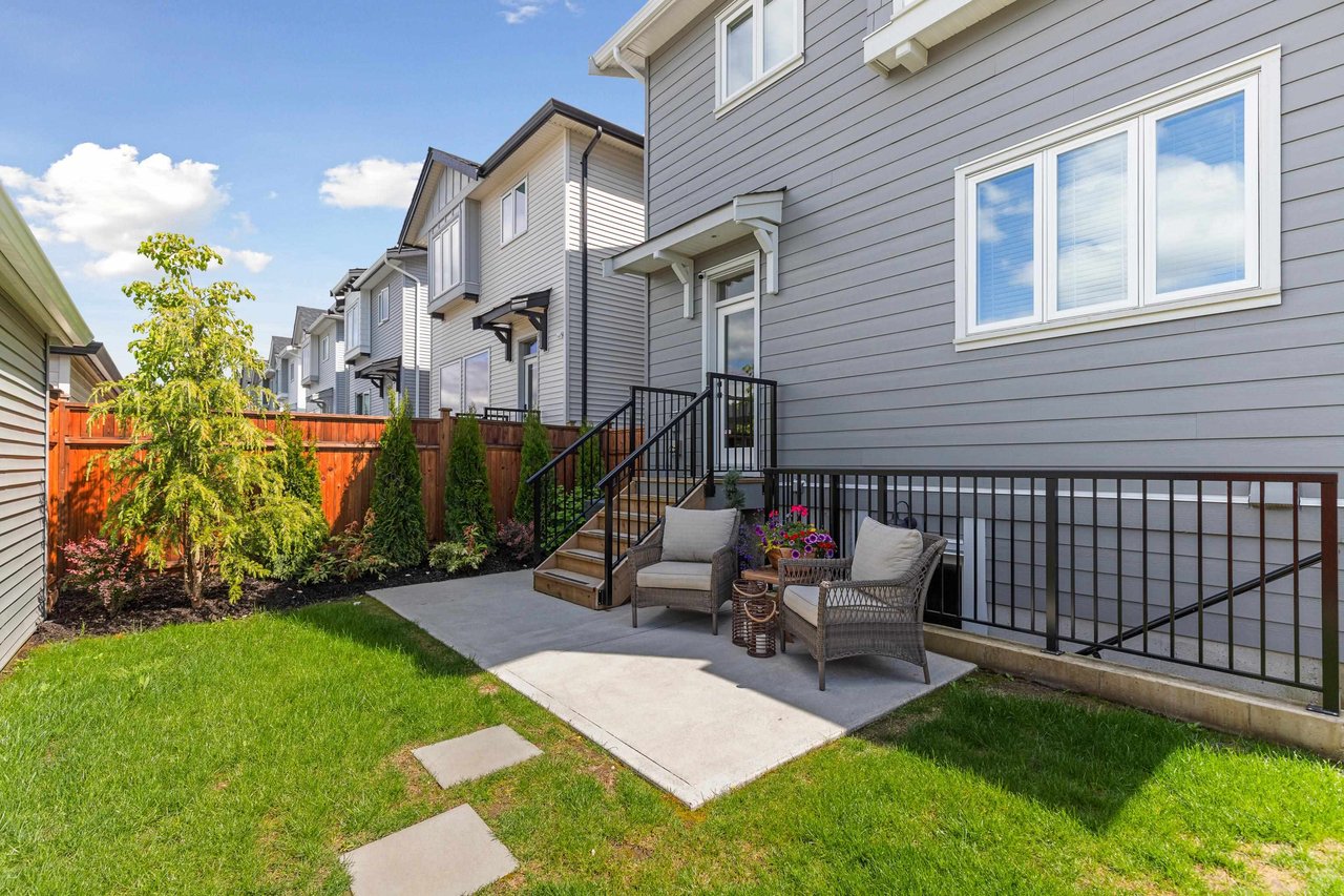 19743 75a Ave