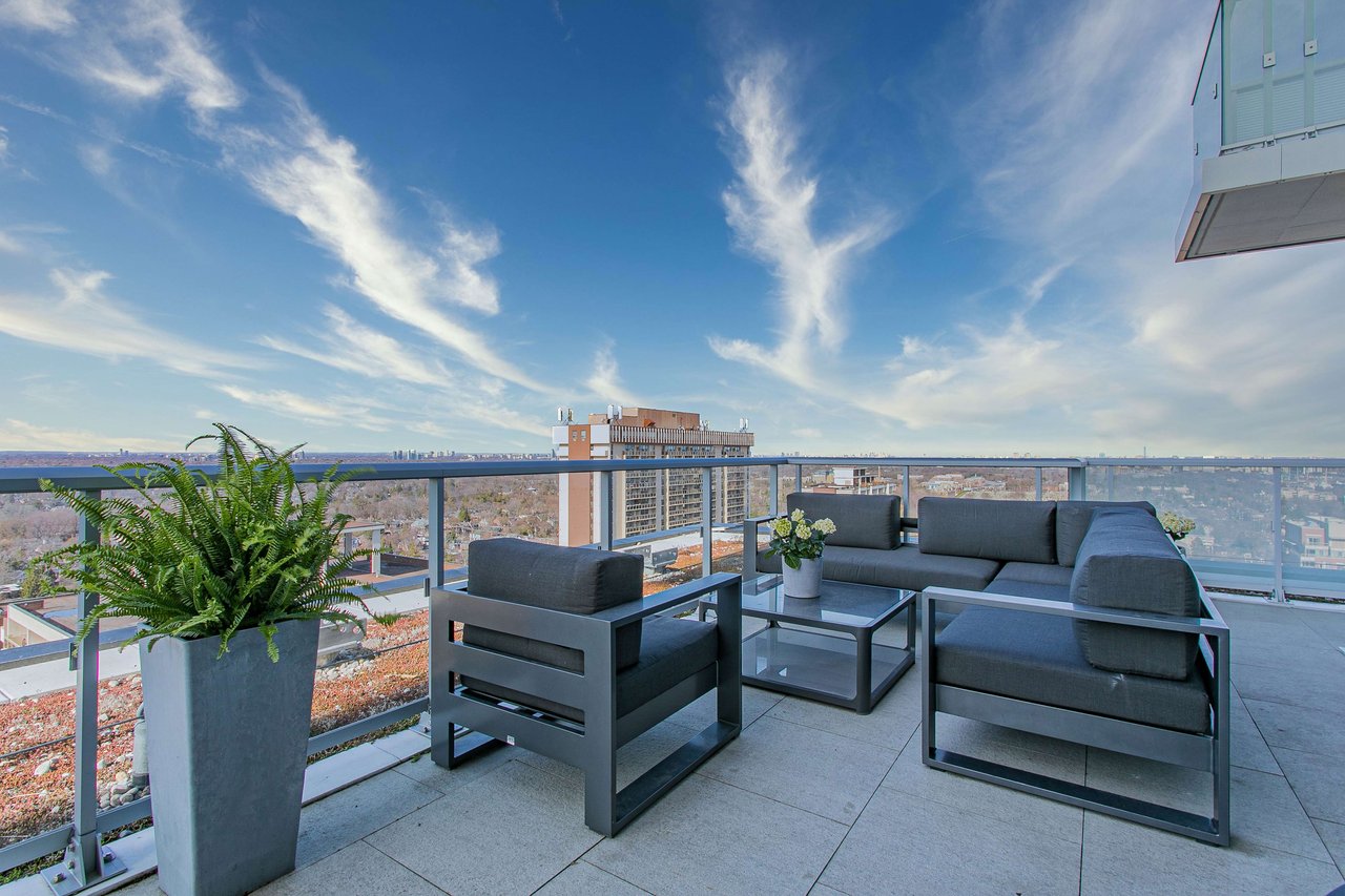 Skyline Sanctuary With Huge Terrace