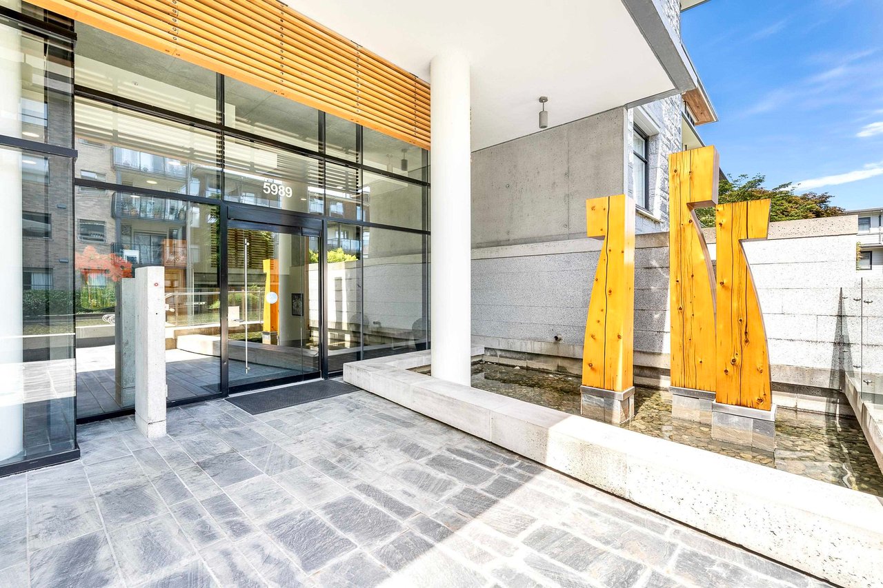 210-5989 Iona Dr