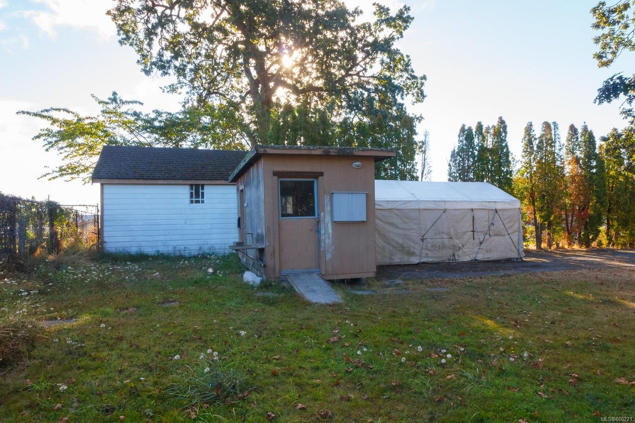 872 Old Esquimalt Rd