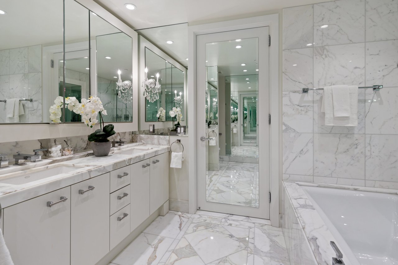 St Regis Residence 32C