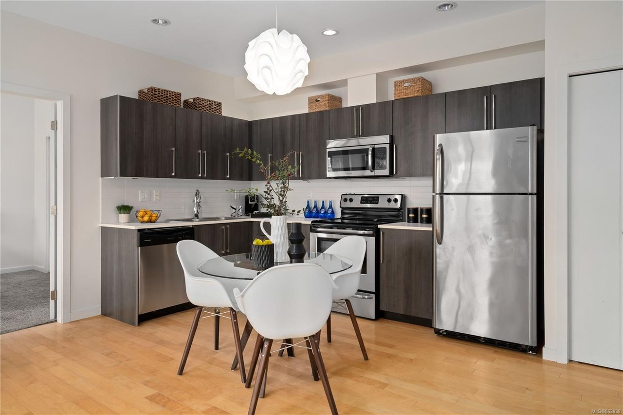 106-4050 Douglas St, Saanich