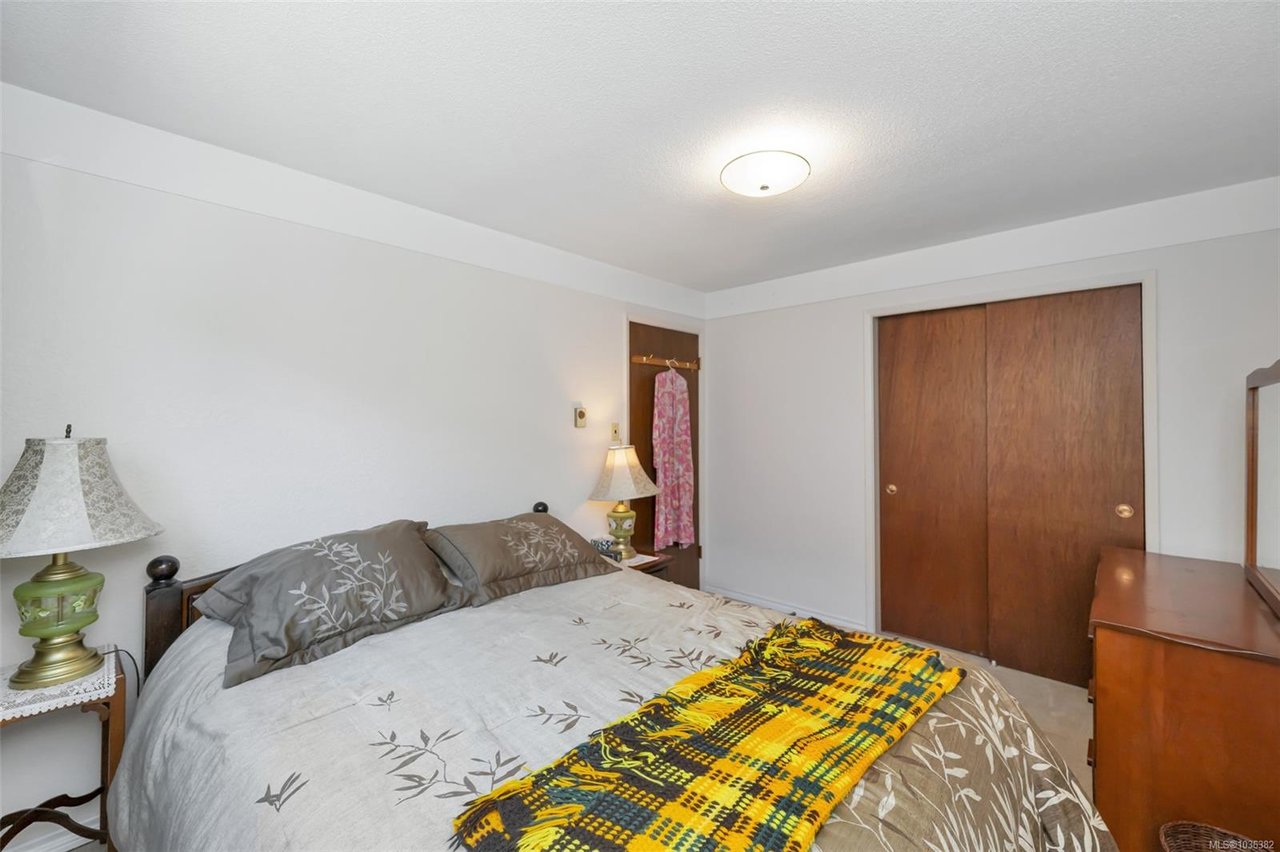989 Abbey Rd, Saanich