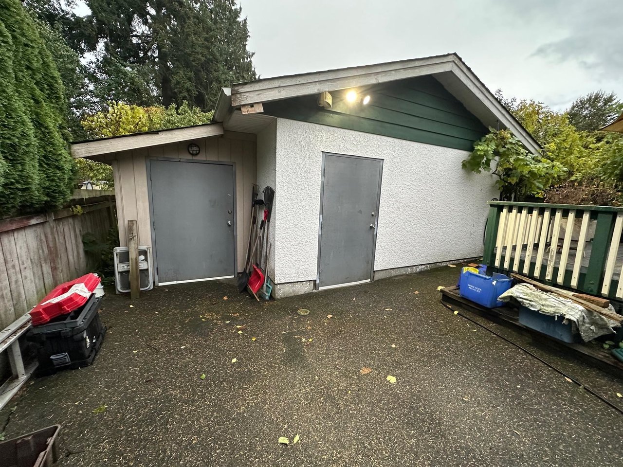 15970 Thrift Ave