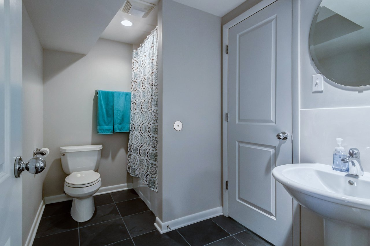 Sophisticated & Stylish in Charming Ladue