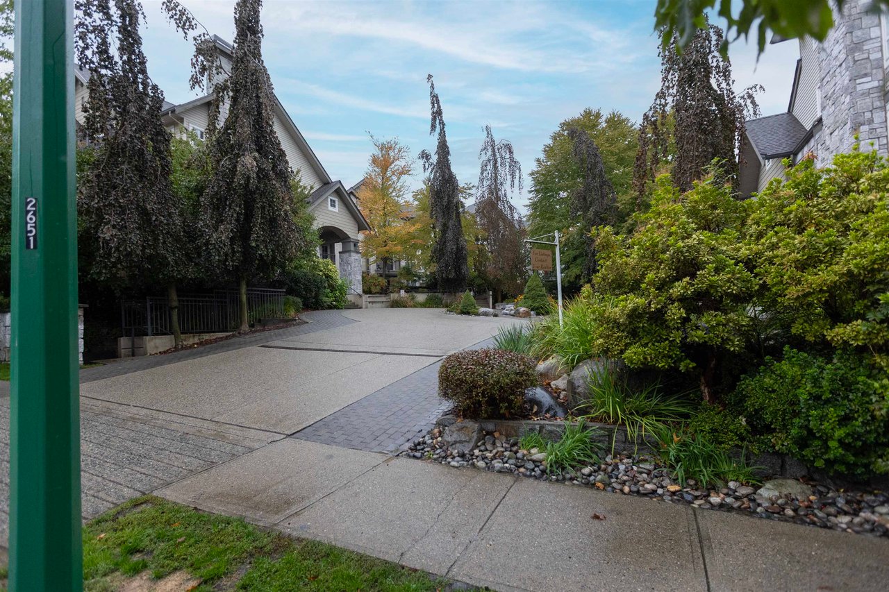 1131 Ross Rd