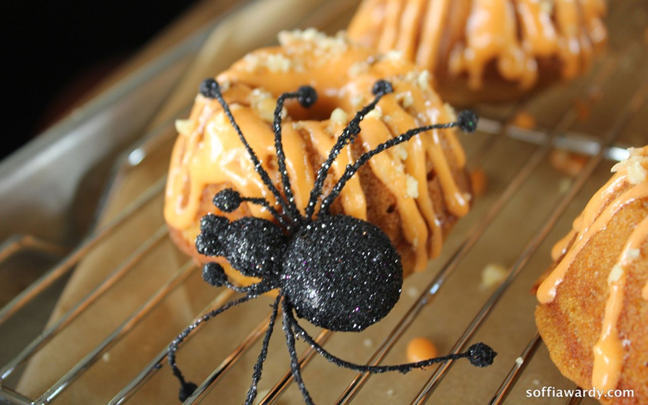 Olive Oil Mini Pumpkin Bundt Cakes