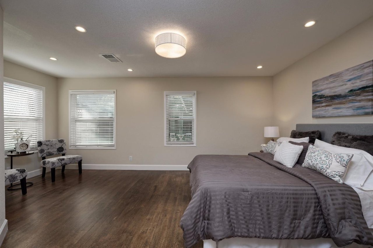 1093 Sunlite Dr