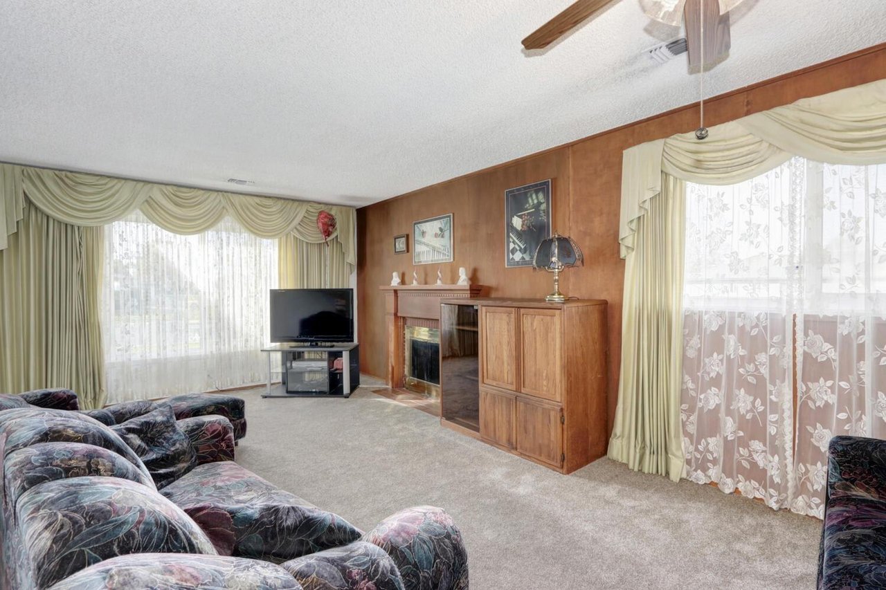 2448 Northview Dr