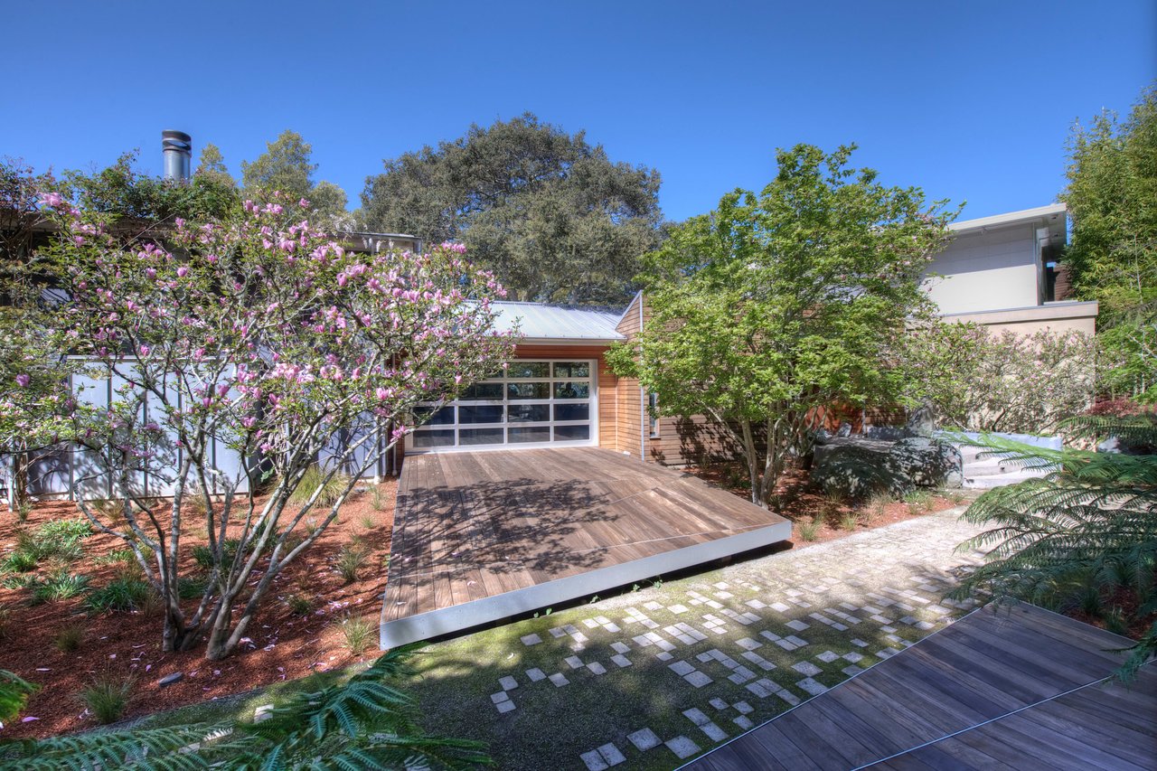 Tiburon's Award-Winning Modern Masterpiece-       Represented Seller